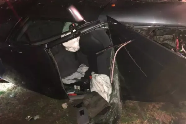 Accident mortal pe DN14. Un tânăr s-a răsturnat cu mașina pe câmp și și-a pierdut viața