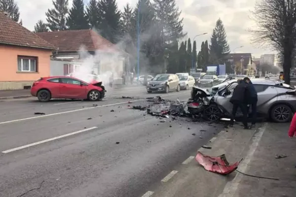 Accident grav, în Brașov: un mort și un rănit, după un impact devastator