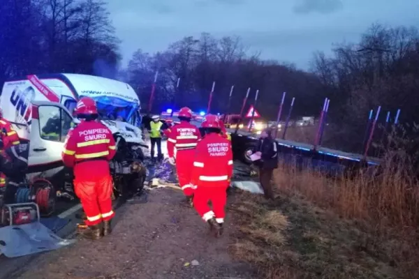 Accident grav, pe DN1: doi morţi, după impactul dintre un TIR şi o autoutilitară