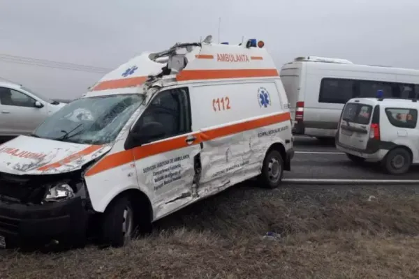 Salvare cu șase pacienți, implicată într-un accident. O persoană a murit. A fost nevoie de descarcerare