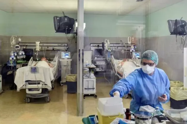 Studiu Covid-19: Mortalitatea din Italia, dublă în perioada de vârf a epidemiei față de media ultimilor cinci ani