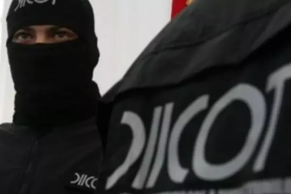 Caz halucinant, în jud. Bacău. Eleve drogate și abuzate sexual, polițiști implicați