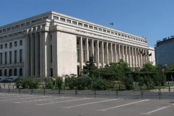 Guvernul a aprobat o hotărâre pentru suplimentarea cu câte 1.000 de posturi pentru DSP-uri şi serviciile de ambulanţă