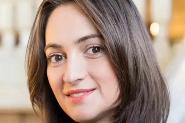 Emisiunea "Legile puterii" revine la Realitatea PLUS. Mădălina Dobrovolschi, față în față cu cei mai puternici oameni în stat