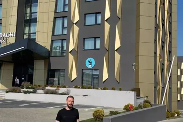 Coronavirus: Ștefan Mandachi își pune la dispoziție hotelul pentru pentru medici, asistenți medicali, polițiști