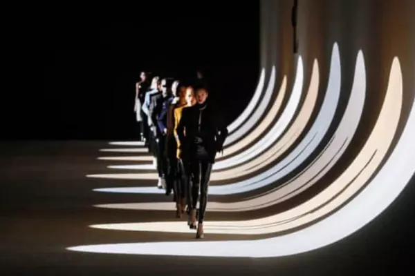 Casa de modă Saint Laurent se retrage din Săptămâna Modei de la Paris 2020