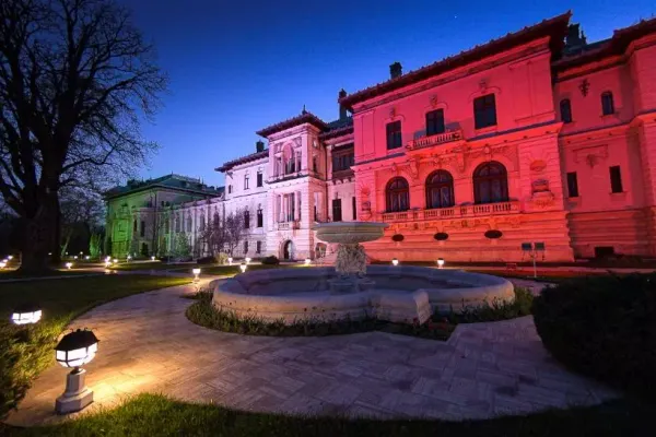 Palatul Cotroceni, iluminat în culorile drapelului italian, în semn de solidaritate