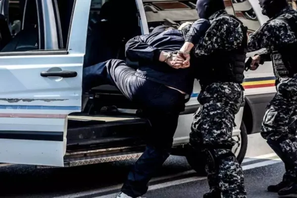 Petrecere la Sfântu Gheorghe, încheiată în arest. Petrecăreții i-au atacat cu pietre, topoare și cuțite pe polițiști