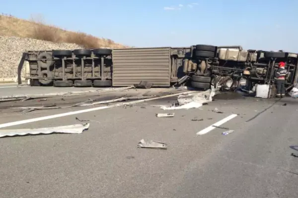 VIDEO - Accident teribil pe autostradă. Trafic blocat pe ambele sensuri