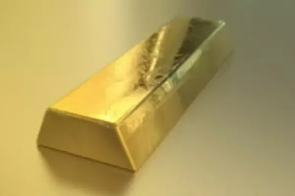 Caz incredibil! Se întâmplă în România - Un bărbat a înghițit un LINGOU de aur de 15.000 de euro