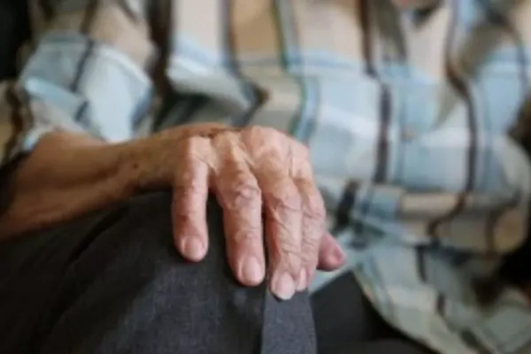 FOCAR în Dâmbovița: 56 de persoane diagnosticate pozitiv la un cămin de bătrâni
