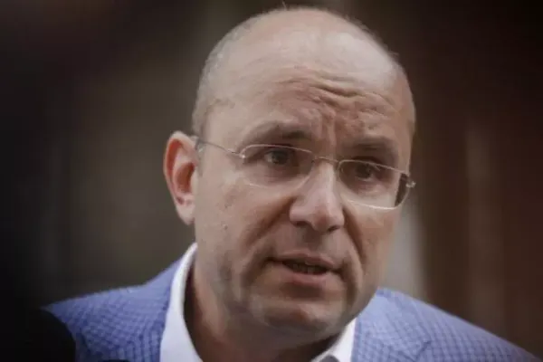 Cozmin Gușă: Cum ne salvăm din toamnă ? (4) Primul pas: solidaritate tip "grupuri mici"