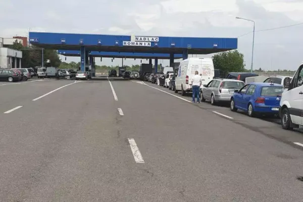 Sute de refugiaţi din Ucraina au fugit de război prin trecerea de la Isaccea