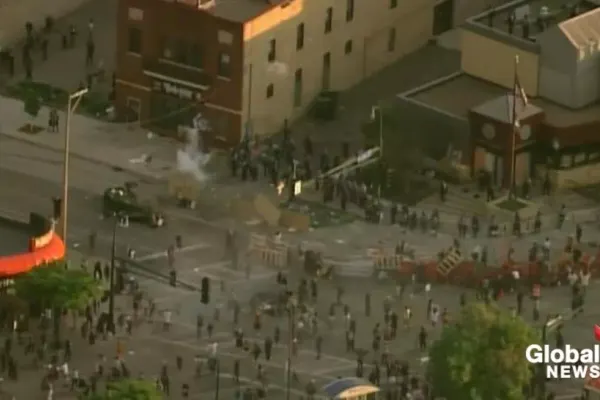 Val de proteste violente în Minneapolis. Vezi CARE au fost cauzele