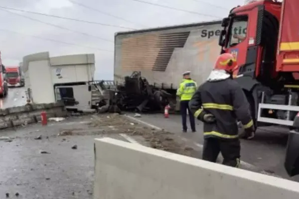Accident grav, în Brașov. Un TIR a fost rupt în două: o victimă