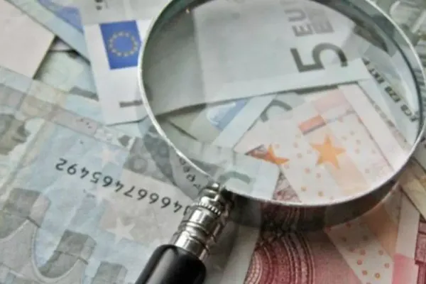 Acoperiții care s-au învelit cu banii statului. Cine conduce SRL-urile Serviciilor. Autoritățile au încept să verifice licitațiile la minut din Sănătate