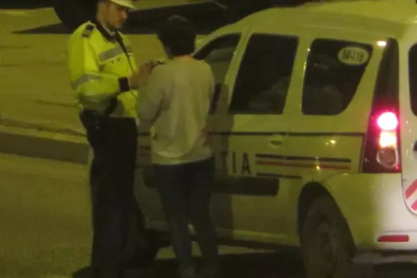 Brăila: Au sărbătorit ieșirea din starea de urgență, dar au fost depistați în trafic de polițiști