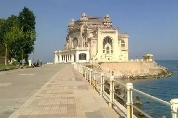 Descoperire surprinzătoare la Cazinoul din Constanța. Ce a găsit echipa de restaurare în pereți