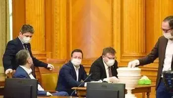 Proiectul Codului Administrativ inițiat de UDMR, cu obligativitatea folosirii limbii maghiare, pe masa deputaților