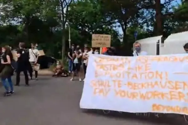 VIDEO Muncitorii români din Germania, noi proteste la Bonn. Sindicaliști nemți, alături de ei