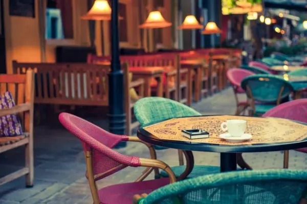 Reguli și restricții NOI pentru restaurante, la momentul redeschiderii. Maximum 6 clienţi pot ocupa o masă