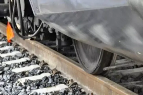 Accident mortal în Găești. Un băiat de 15 ani a fost lovit de tren