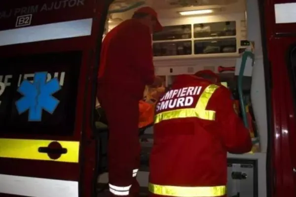 O bătrână din Baia (Suceava) a murit după ce a fost accidentată de o autoutilitară care dădea cu spatele