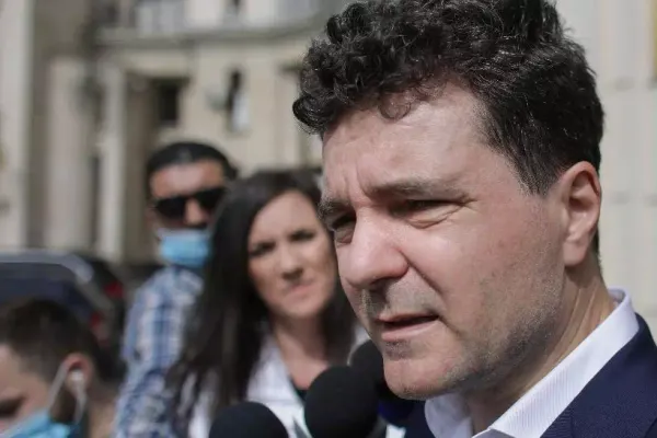 Nicușor Dan adresează câteva întrebări Gabrielei Firea, referitoare la administrarea Bucureștiului. Cum comentează candidatul Dreptei recenta conferință a primarului general