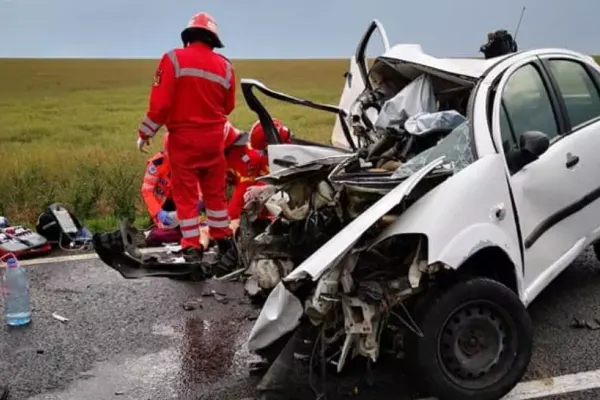 FOTO + VIDEO Accident teribil în județul Constanța, o tânără a murit, alți doi tineri sunt în stare gravă