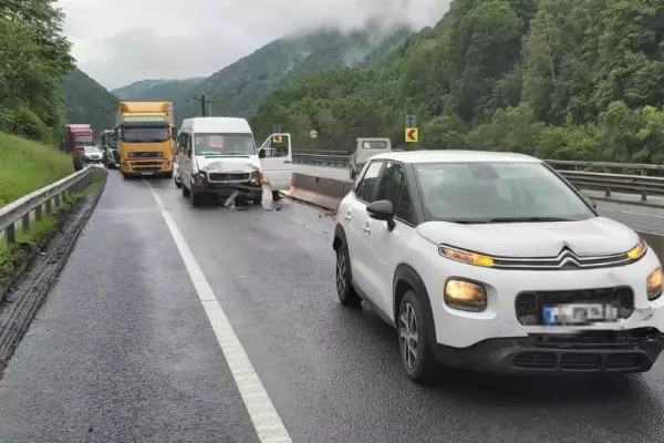 Trafic blocat pe DN7, spre Vâlcea, din cauza unui accident rutier