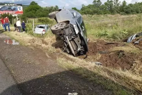 FOTO Accident grav în județul Cluj, două mașini au ajuns pe câmp