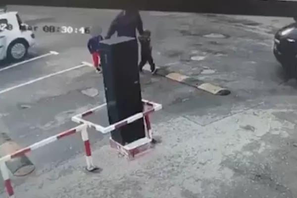 VIDEO Accident teribil la Popești Leordeni: bunici și nepoți, loviți în plin de un autoturism