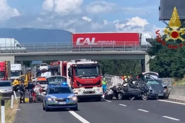 Detalii tulburătoare despre accidentul din Italia: șoferul conducea de 30 de ore. Câți români erau în mașină
