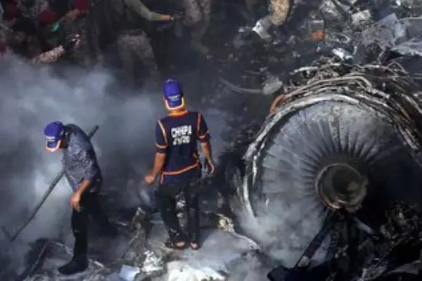 Accident aviatic - Ancheta arată că avionul cu pasageri a fost doborât de două rachete lansate de apărarea aeriană din Iran