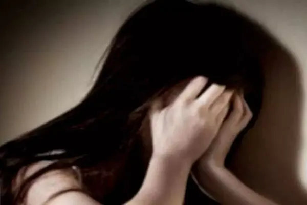 Cutremurător: adolescentă de 13 ani, violată de propria mamă și de concubin, la Constanța! Ororile la care a fost supusă copila, timp de 4 ani