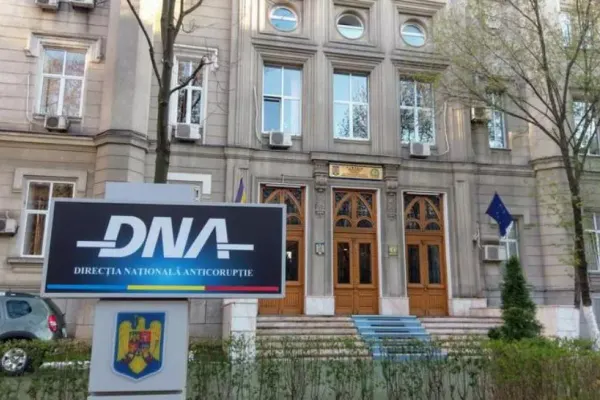 Polițiști, primari și manageri de spitale, condamnați pentru corupție. Ce mai conține raportul de la DNA