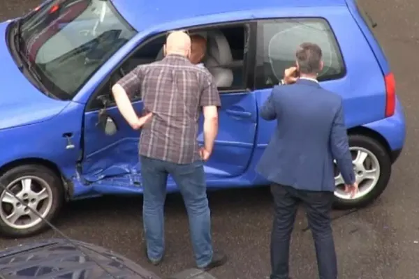 FOTO Prefectul județului Constanța, implicat într-un accident rutier! O persoană a fost rănită