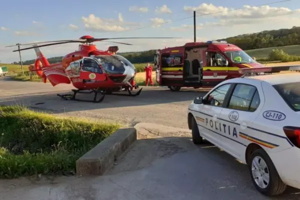FOTO | Accident în județul Cluj: copil de 8 ani lovit de mașină! A fost solicitat elicopter SMURD