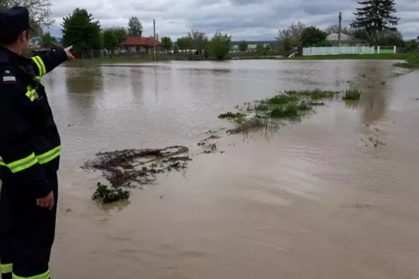 Vreme severă în toată țara. Două diguri din Ucraina s-au rupt: autoritățile așteaptă viitura