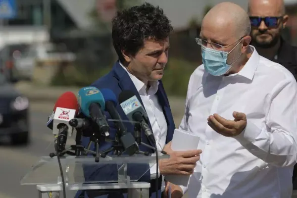 FOTO-VIDEO Replici DURE și îmbrânceli între Nicușor Dan și Aurelian Bădulescu, în plină stradă