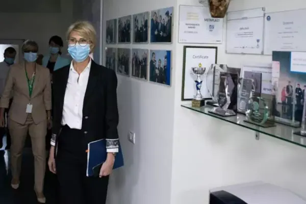Fără toalete în fundul școlii! Vicepremierul Raluca Turcan: Guvernul alocă 31 de milioane de lei pentru 370 de grupuri sanitare