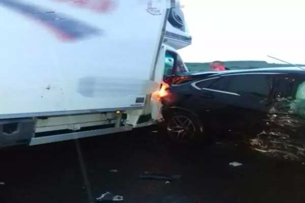 Accident grav, pe A1. O mașină a intrat într-un microbuz și un TIR: două victime