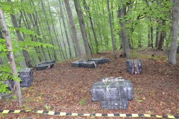 Acțiune în forță, contrabandiști de țigări goniți cu focuri de armă, la granița cu Ucraina FOTO