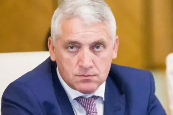 100% TU DECIZI! Adrian Țuțuianu, baronul cu 10 case și 20 de terenuri care a sărit dintr-o barcă în alta