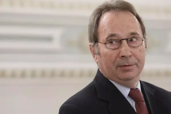 100% TU DECIZI! Valer Dorneanu, șeful deputaților când se nășteau baronii. Șeful CCR, în Rusia pe banii românilor