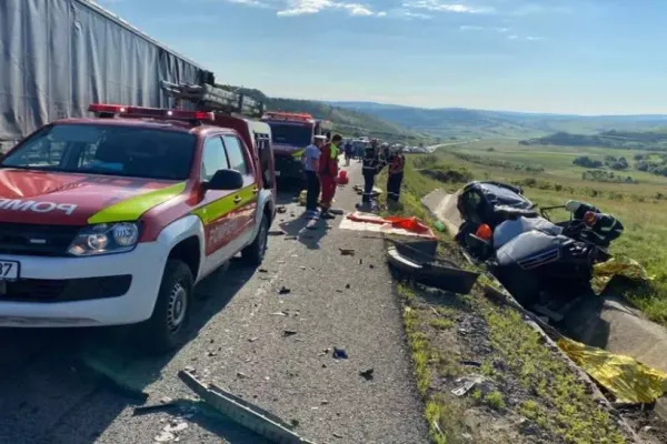 FOTO/ Accident GRAV în județul Cluj. Trei persoane și-au pierdut viața