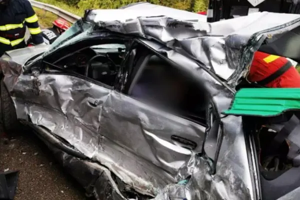 FOTO: Angajat al Consiliului Județean Bistrița-Năsăud, mort într-un accident rutier violent, în Pasul Tihuța