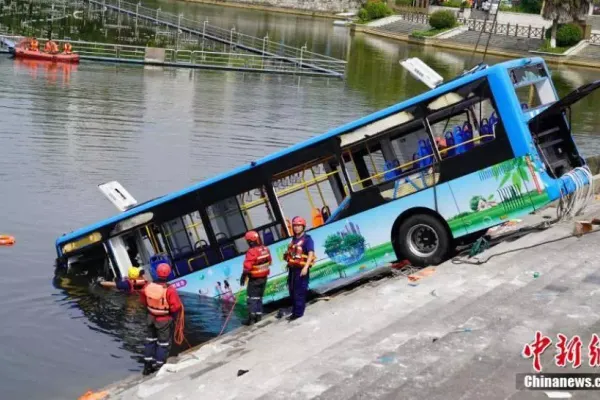 VIDEO Accident teribil în China: 21 de oameni au murit