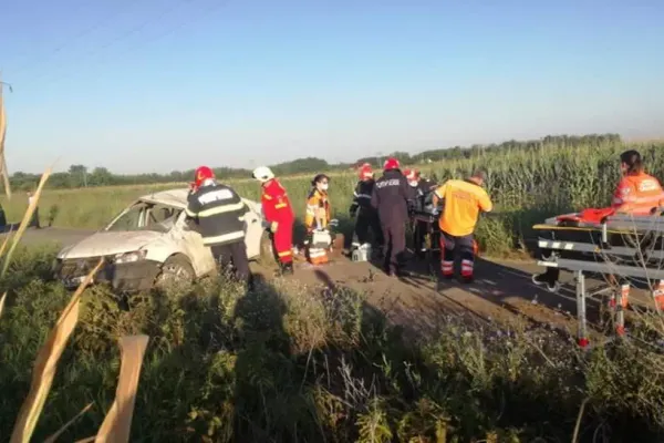 FOTO/ Accident grav în Ialomița soldat cu un mort și patru răniți