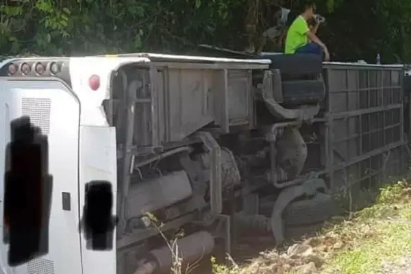 Accident CUMPLIT în Vietnam: Cel puţin 15 morți și zeci de răniți după ce un autobuz s-a răsturnat într-o prăpastie